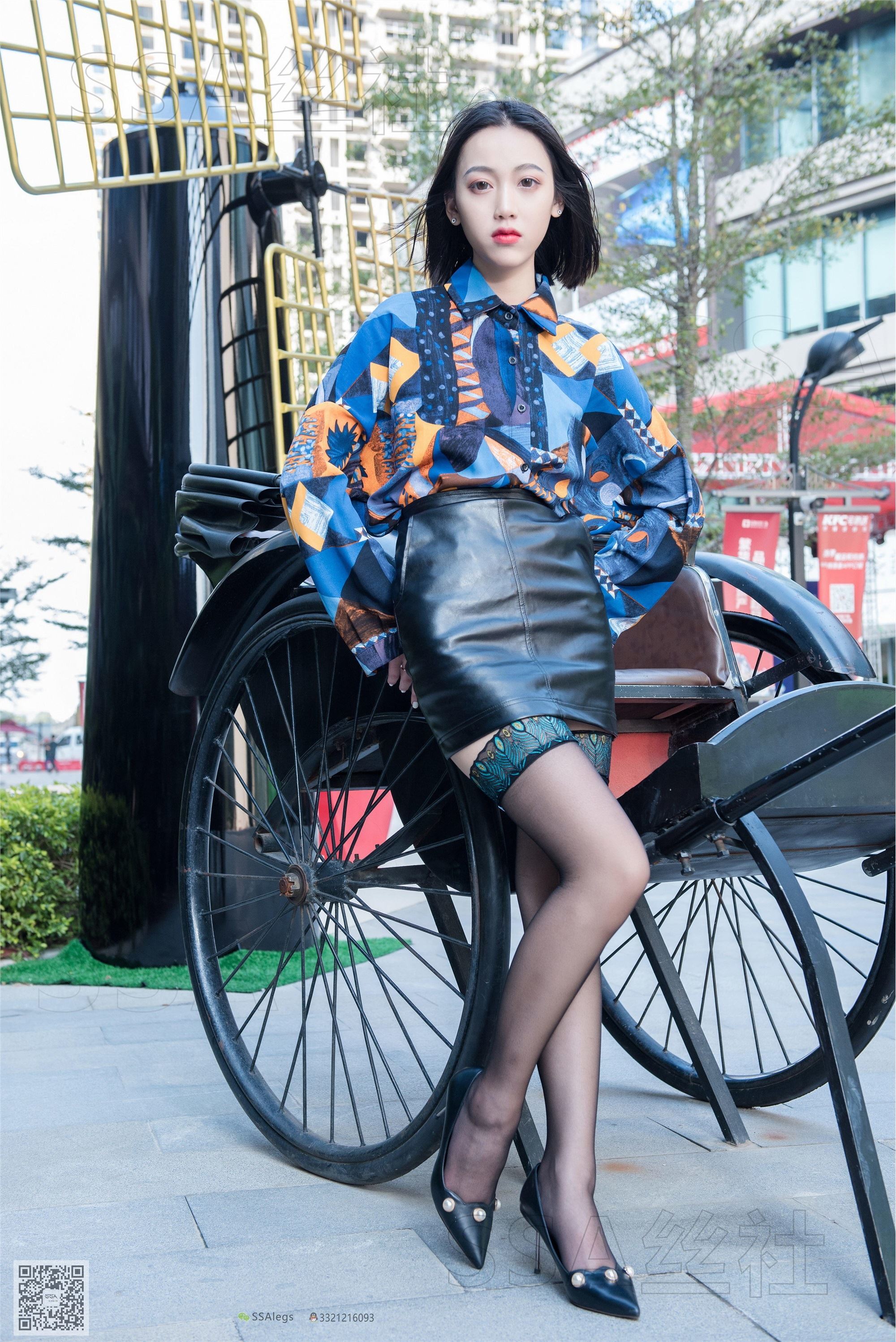 SSA丝社 NO.051 大大街边盛开的孔雀翎长筒丝袜裸足